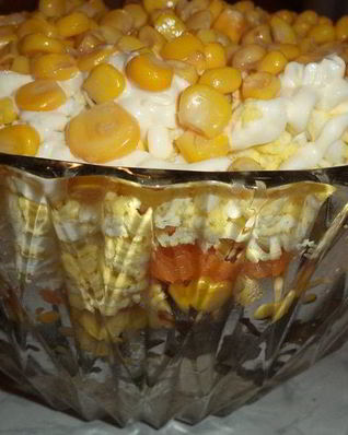 Салат Праздничный с черносливом, курицей и грибами