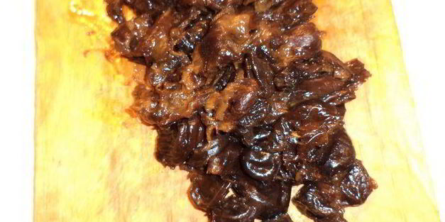 салат праздничный с черносливом, курицей и грибами