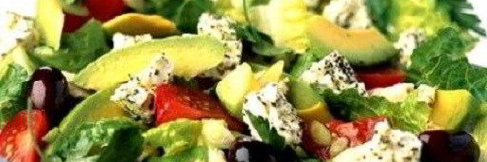 Салат с авокадо и брынзой