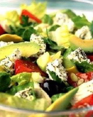 Салат с авокадо и брынзой