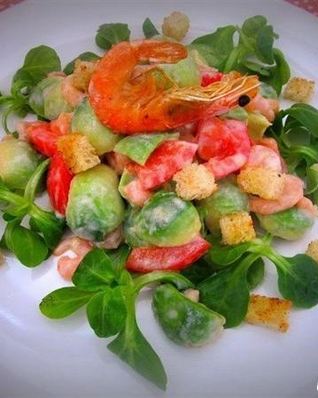 Салат с авокадо и креветками