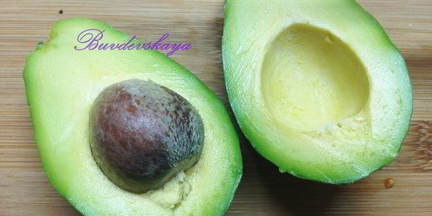 салат с авокадо и моцареллой