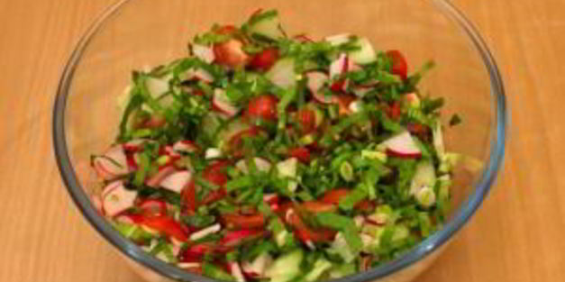 салат с черемшой и овощами