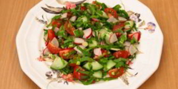 салат с черемшой и овощами