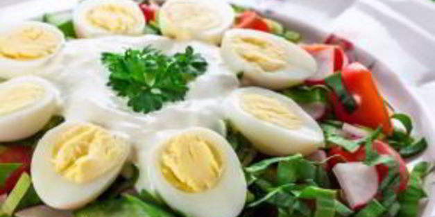 салат с черемшой и овощами