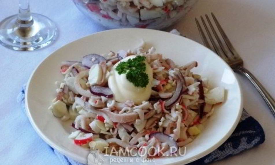 Рецепт салат с кальмарами и крабовыми палочками
