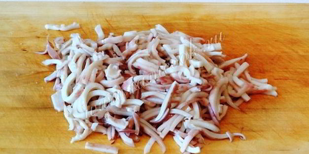 салат с кальмарами и крабовыми палочками