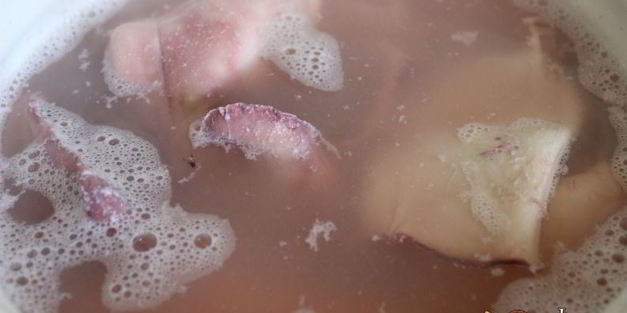 салат с кальмарами и жареными шампиньонами по-нормандски