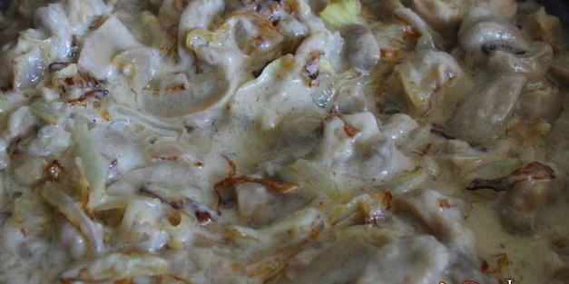 салат с кальмарами и жареными шампиньонами по-нормандски