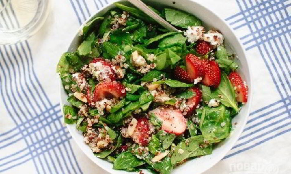 Рецепт салат с клубникой, шпинатом и киноа