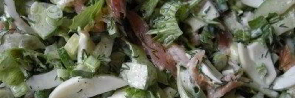 Салат с копченой форелью