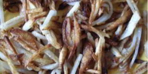 салат с копченой форелью