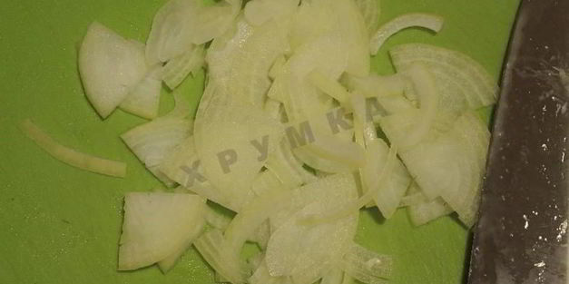 салат с копченым окорочком и грибами