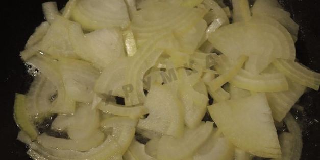 салат с копченым окорочком и грибами