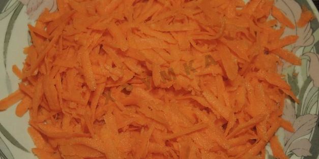 салат с копченым окорочком и грибами