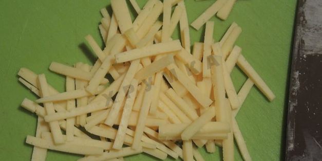 салат с копченым окорочком и грибами