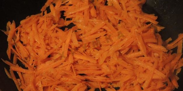 салат с копченым окорочком и грибами