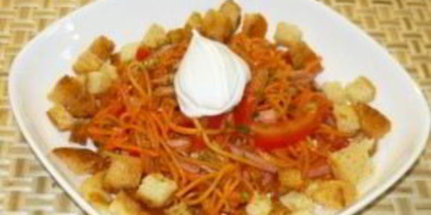 салат с корейской морковью и сухариками