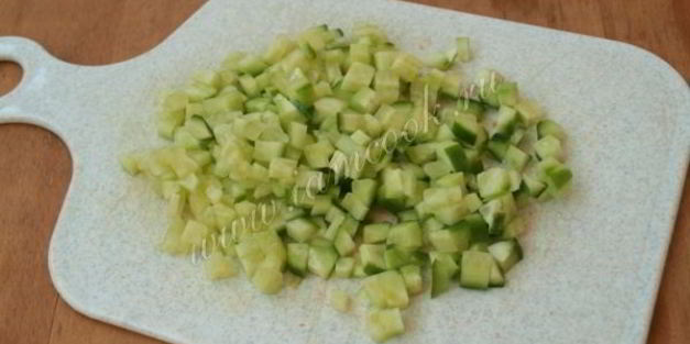 салат с крабовыми палочками и огурцом