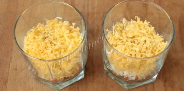 салат с крабовыми палочками и огурцом