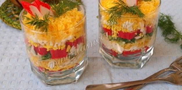 салат с крабовыми палочками и огурцом