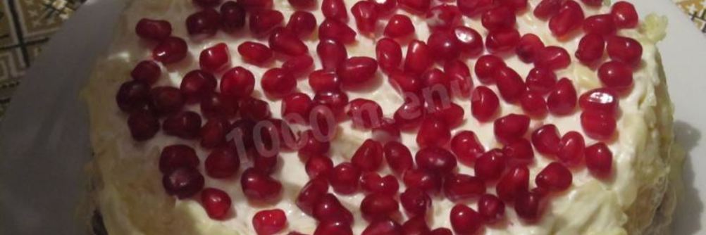 Салат с курицей гранатом и сыром