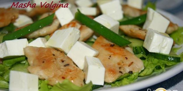 салат с курицей и сыром фета