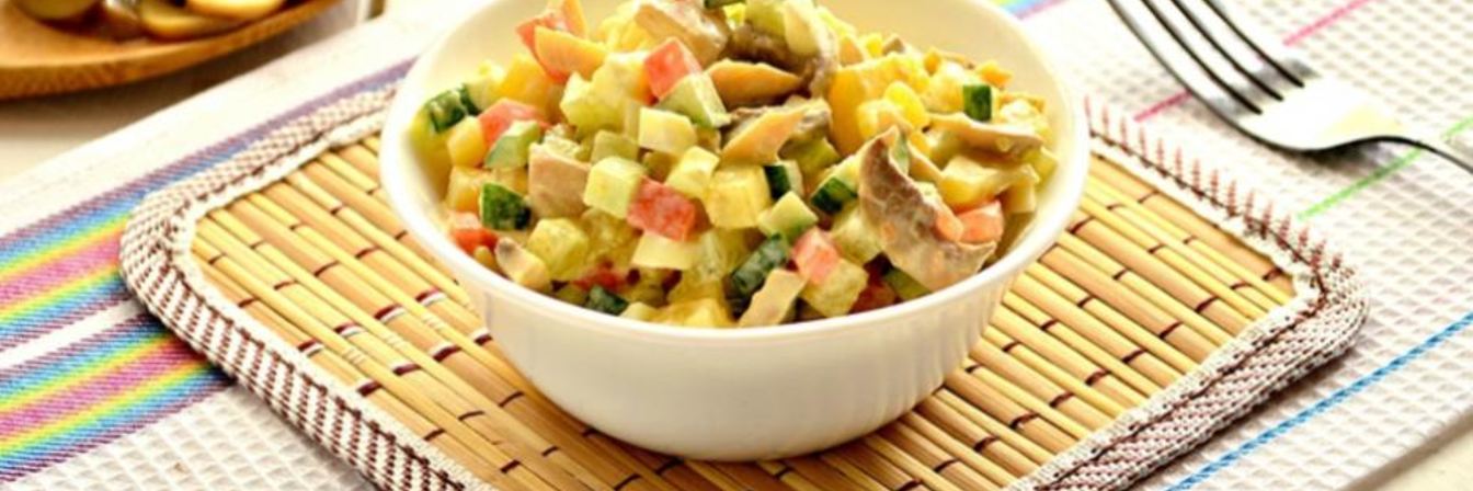 Салат с маринованными шампиньонами и свежими огурцами