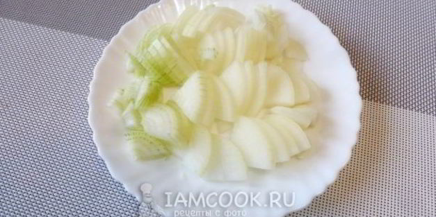 салат с морковкой и солеными огурцами