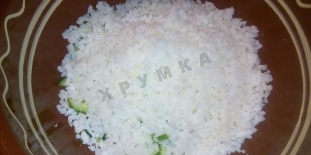 салат с мясом криля и огурцами