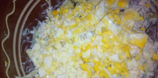 салат с мясом криля и огурцами