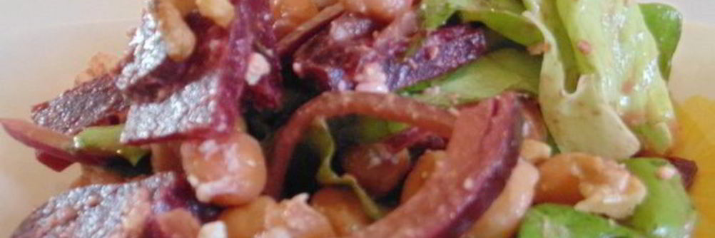 Салат с нутом и свеклой