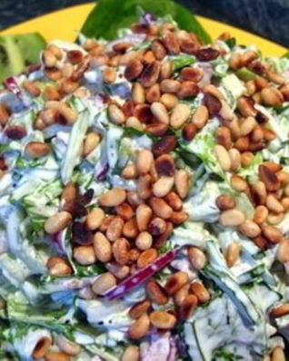 Салат с отварной говядиной и киви