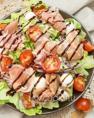 Салат с пармской ветчиной