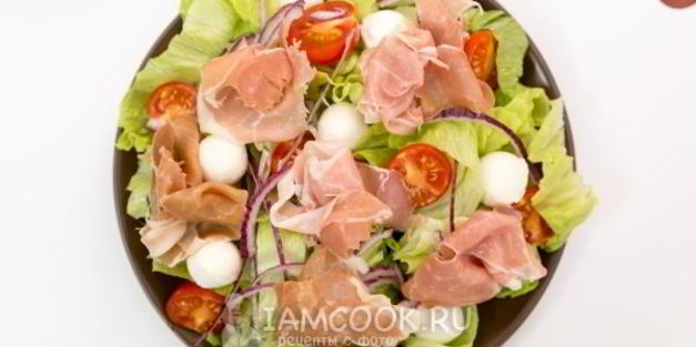 салат с пармской ветчиной