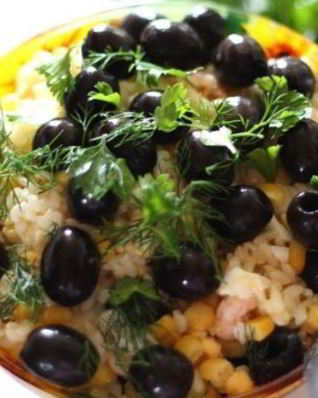 Салат с рисом и кукурузой