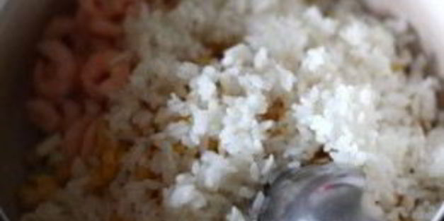 салат с рисом и кукурузой