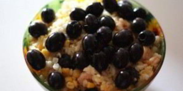 салат с рисом и кукурузой