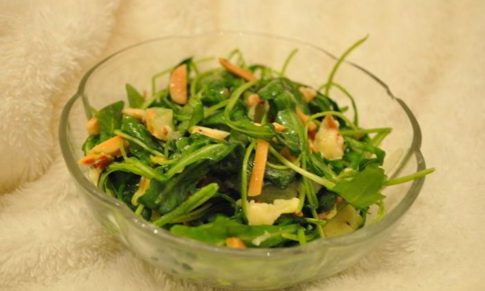 Рецепт салат с руколой и запеченным сыром лека