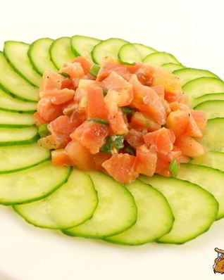 Салат с семгой и помидорами