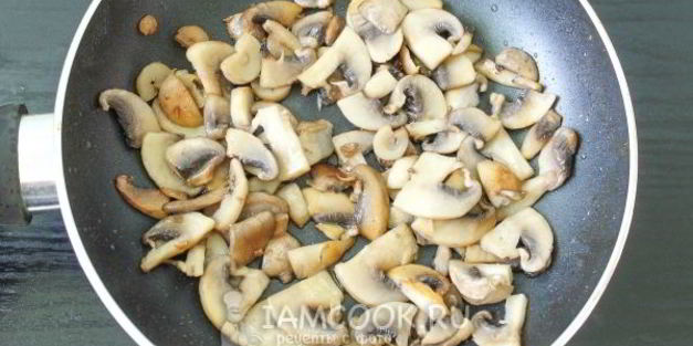 салат с шампиньонами и кукурузой