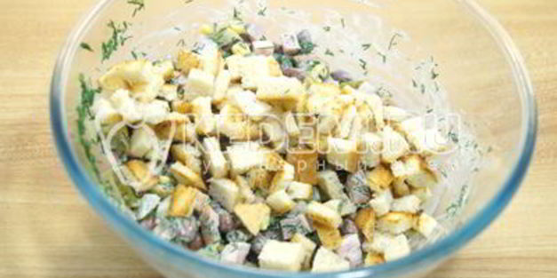 салат с сухариками и фасолью рита