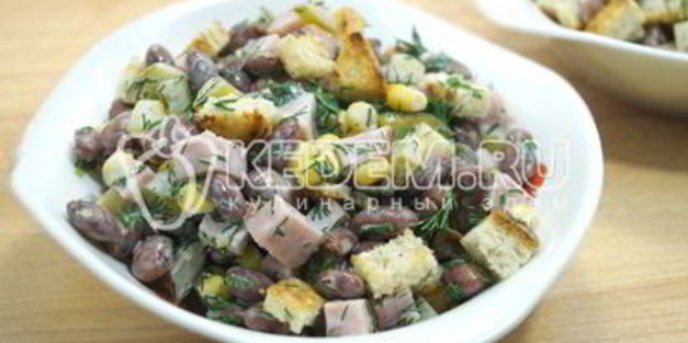 салат с сухариками и фасолью рита