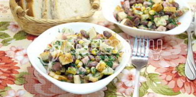 салат с сухариками и фасолью рита