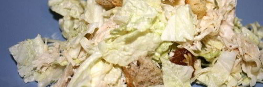 Салат с сухариками и пекинской капустой