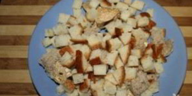 салат с сухариками и пекинской капустой