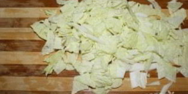 салат с сухариками и пекинской капустой