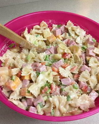 Салат с вареной колбасой