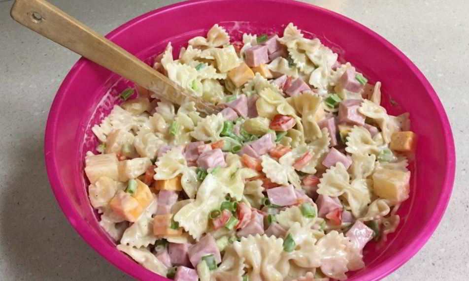 Рецепт салат с вареной колбасой