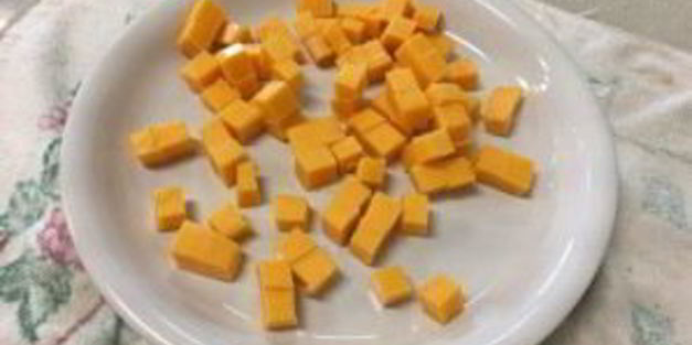 салат с вареной колбасой